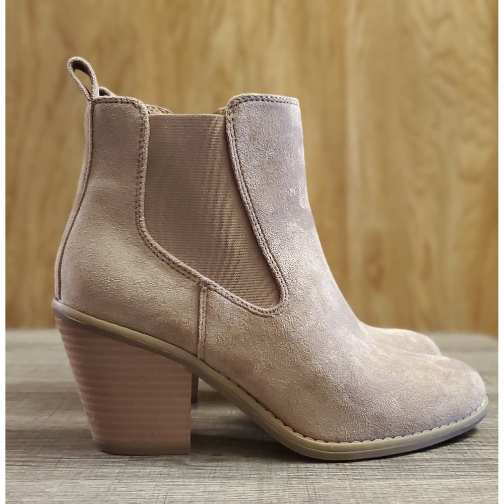 NWOB‎ Euro Soft Tailor Ankle Boots Women's Size 7 Tan